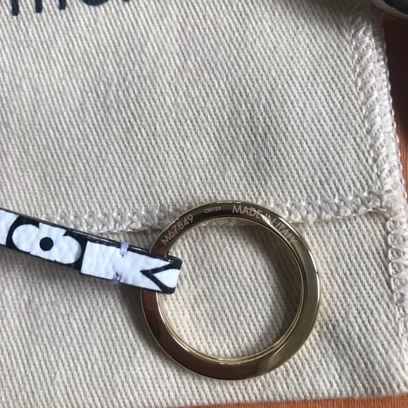 ❌SOLD❌Monogram Giant oversize key case - Picture 3 of 7